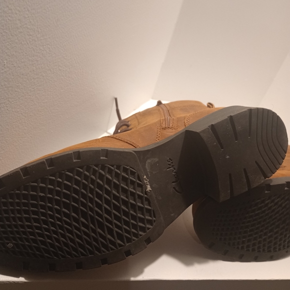 Clarks lace up with zipper on the side boots - Picture 3 of 5